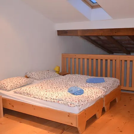 Holiday Farmhouse Skvor *