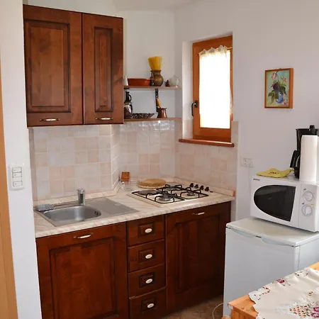 Holiday Farmhouse Skvor *
