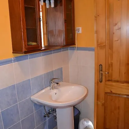 Holiday Farmhouse Skvor Robidisce