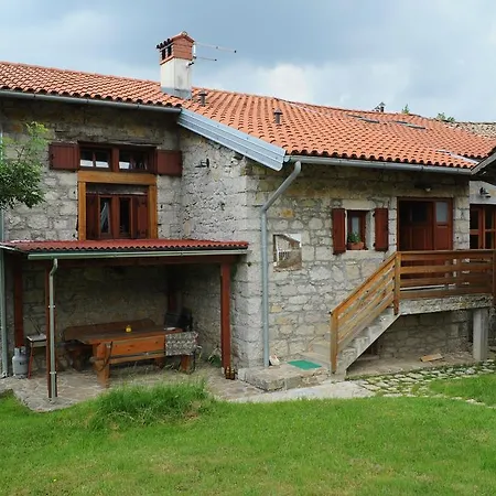 Holiday Farmhouse Skvor Robidisce