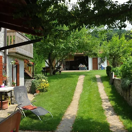 Holiday Farmhouse Skvor Robidisce