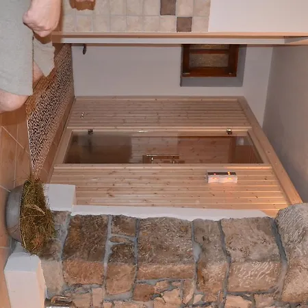 Holiday Farmhouse Skvor