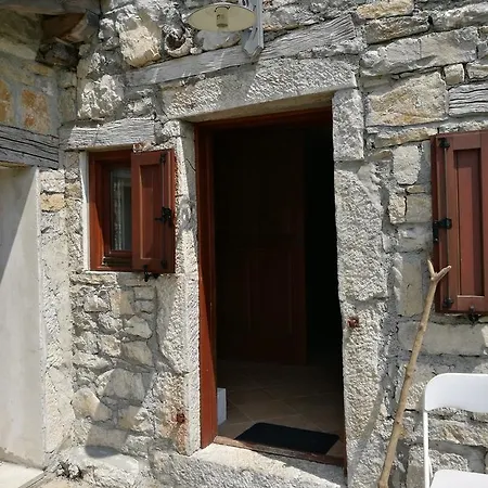 Holiday Farmhouse Skvor