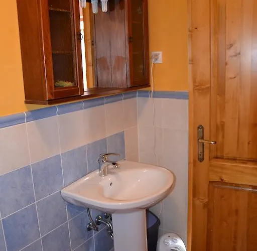 Holiday Farmhouse Skvor Robidisce