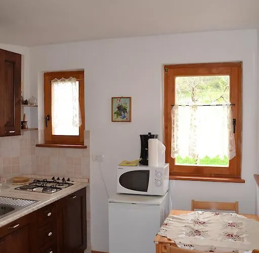 Holiday Farmhouse Skvor