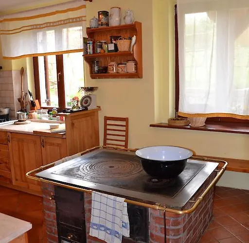 Holiday Farmhouse Skvor