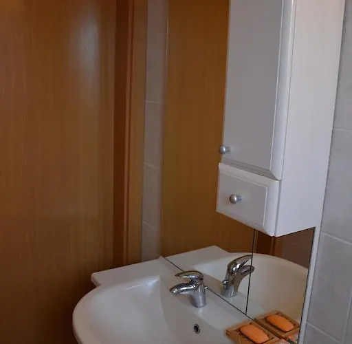 Holiday Farmhouse Skvor Robidisce