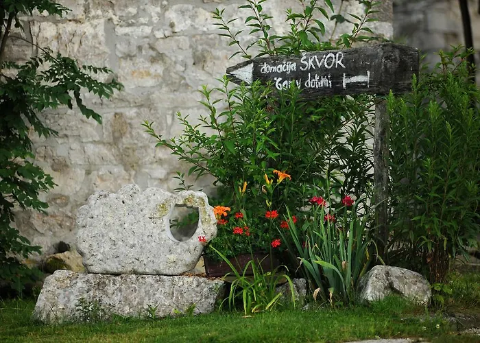 Holiday Farmhouse Skvor Robidisce