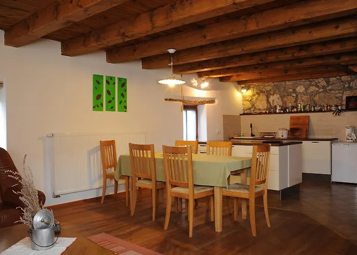 Holiday Farmhouse Skvor