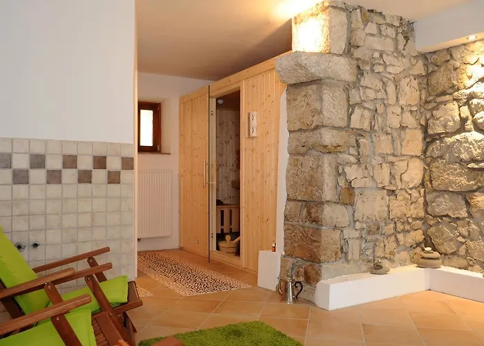 Holiday Farmhouse Skvor Robidisce