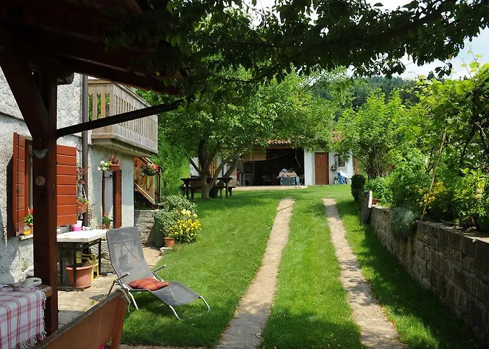 Holiday Farmhouse Skvor Robidisce