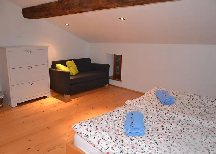 Holiday Farmhouse Skvor