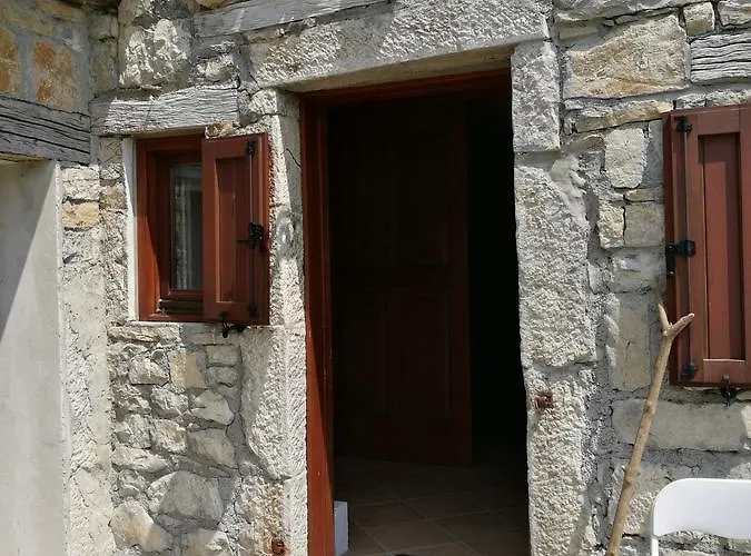 Holiday Farmhouse Skvor